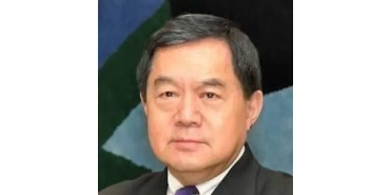  Co - Founder : Douglas Tong Hsu